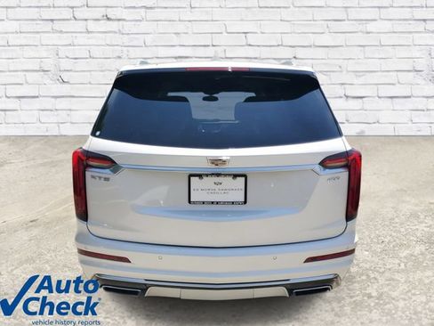 Used 2021 Cadillac XT6 Premium Luxury FWD image 3