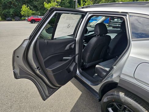 New 2026 Chevrolet Trax LT w/ Midnight Edition FWD image 15