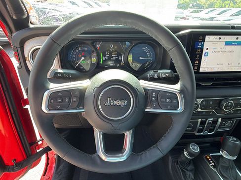 Used 2025 Jeep Wrangler Unlimited Sahara w/ Safety Group AWD/4WD image 25