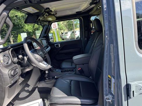 Used 2024 Jeep Wrangler Unlimited Sahara w/ Safety Group image 9