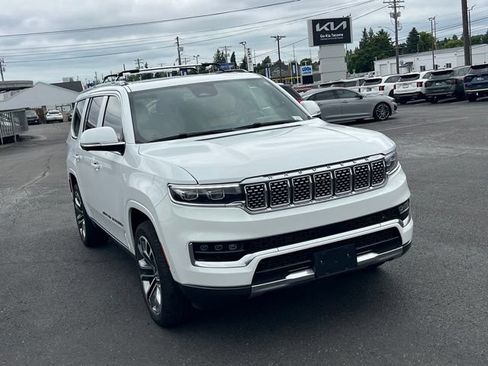 Used 2022 Jeep Grand Wagoneer Series III w/ Flexible Seating Group AWD/4WD image 5