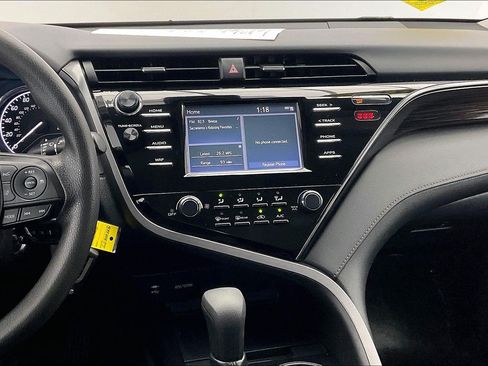 Used 2019 Toyota Camry LE FWD image 4