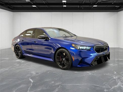 Used 2025 BMW M5 w/ Carbon Package image 12