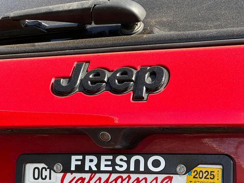 Used 2021 Jeep Compass Latitude image 27