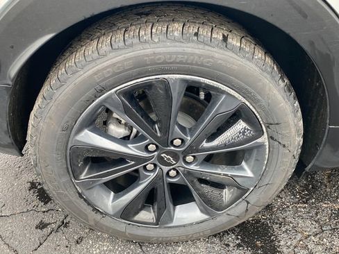 Used 2022 Chevrolet Bolt EUV Premier w/ Launch Edition image 18