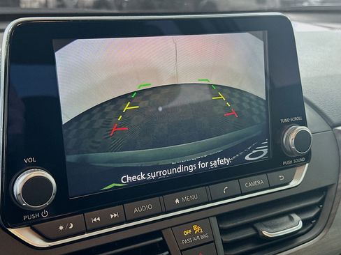 Used 2025 Nissan Altima 2.5 SV image 21