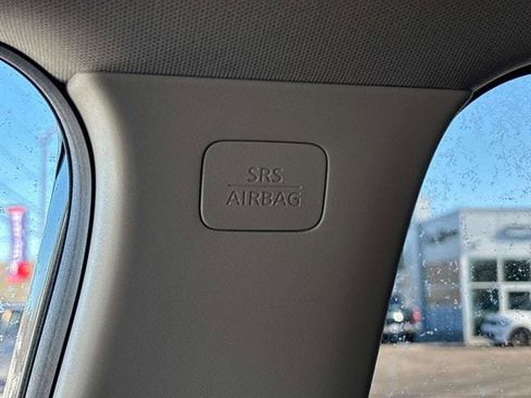 Used 2022 Nissan Rogue SV image 28