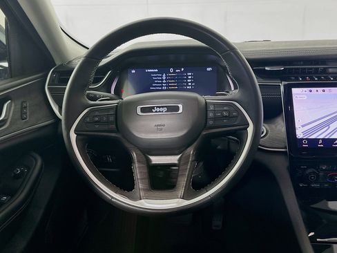 Used 2023 Jeep Grand Cherokee Limited w/ Black Appearance Package image 18