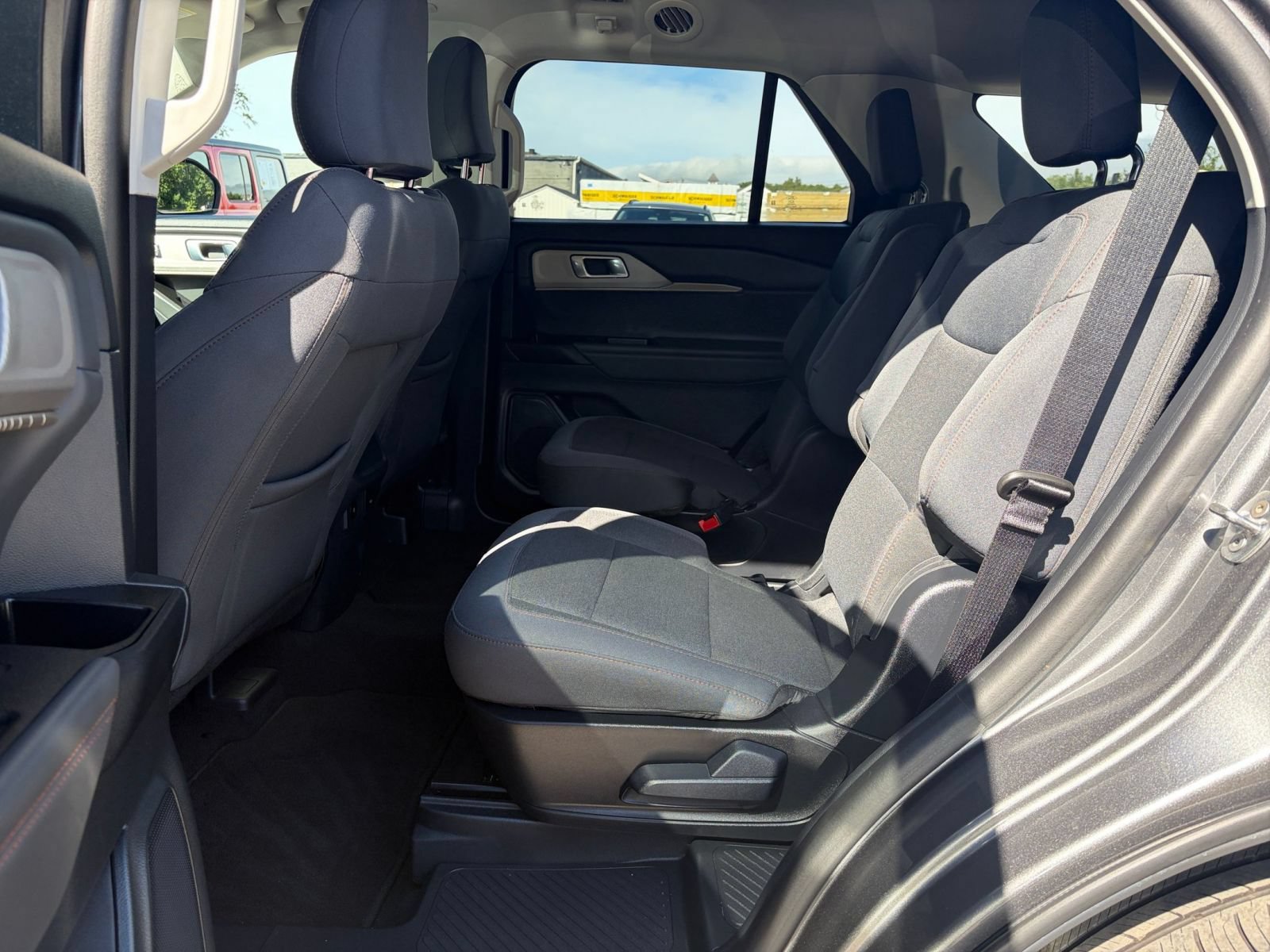 Used 2026 Ford Explorer Active AWD/4WD image 25