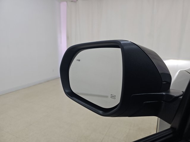 Used 2026 GMC Acadia Elevation w/ Elevation Premium Package FWD image 13