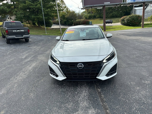 Used 2023 Nissan Altima 2.5 SV w/ SV Premium Package FWD image 2