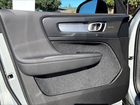 New 2026 Volvo XC40 B5 Ultra w/ Climate Package image 24