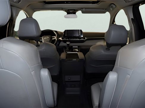 Used 2022 Toyota Sienna XLE image 23