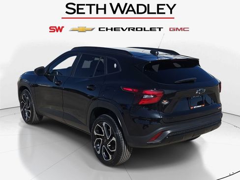 Used 2025 Chevrolet Trax RS w/ Driver Confidence Package FWD image 5