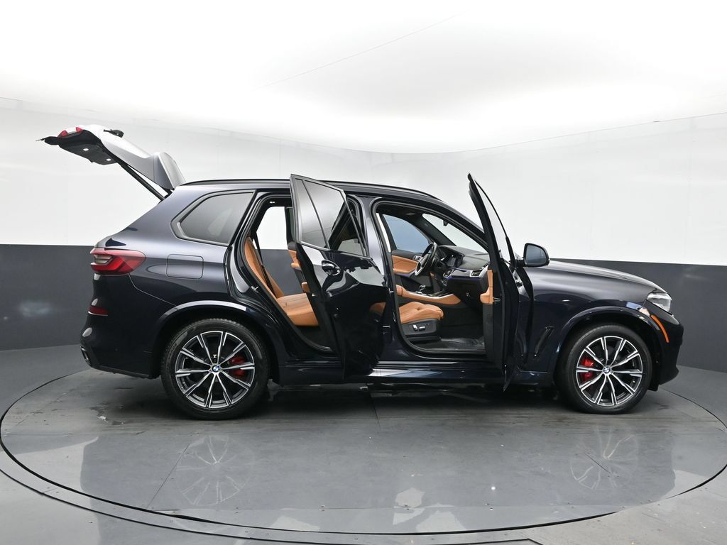 Used 2023 BMW X5 xDrive40i w/ M Sport Package AWD/4WD image 26