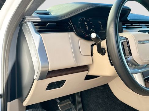Used 2024 Land Rover Range Rover SE image 10