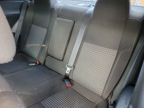 Used 2017 Dodge Challenger SXT image 5