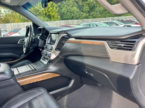 Used 2019 GMC Yukon XL Denali RWD image 9