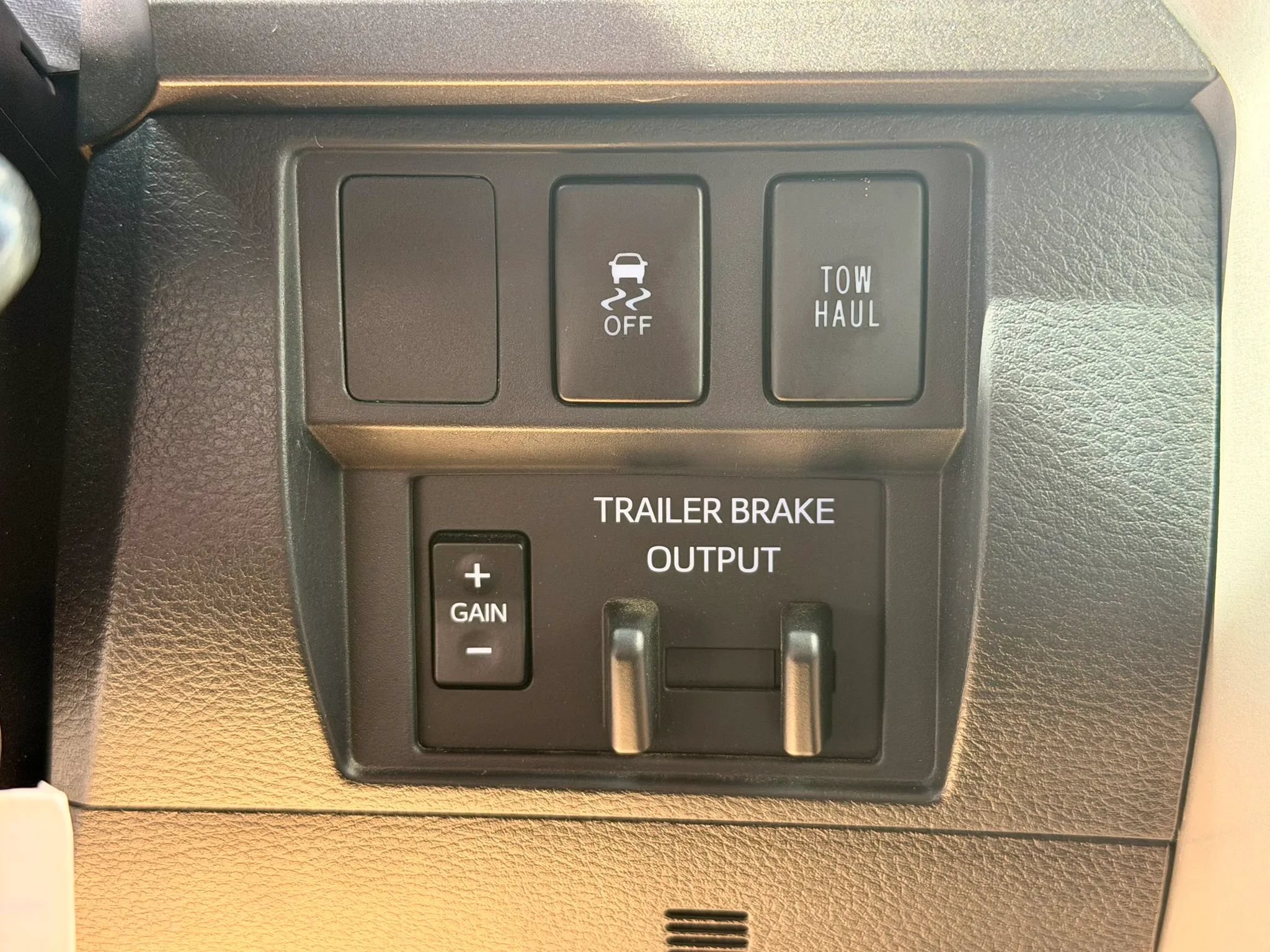 Used 2018 Toyota Tundra SR5 AWD/4WD image 25