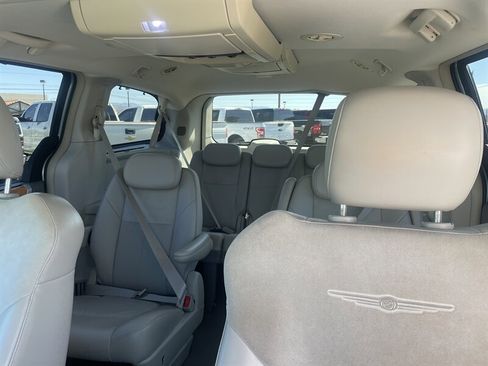 Used 2010 Chrysler Town & Country Limited w/ Entertainment Group #3 FWD image 5
