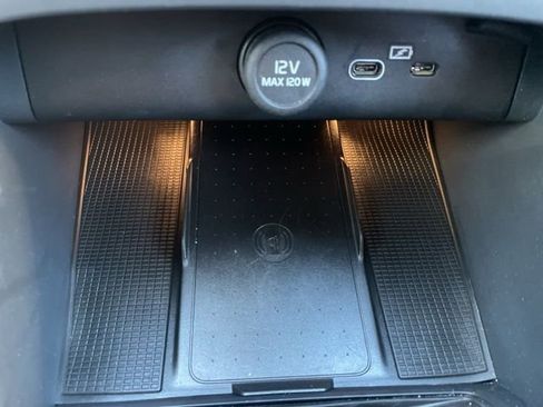 Certified 2025 Volvo XC40 B5 Core image 19