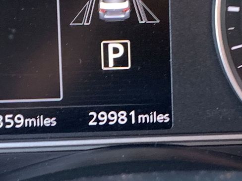 Used 2025 Nissan Versa SV image 9