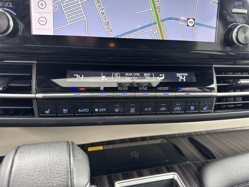 Used 2023 Toyota Sienna Platinum image 19