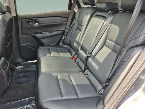 Certified 2023 Nissan Rogue SV w/ SV Premium B Package FWD image 17