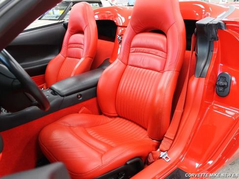 Used 2004 Chevrolet Corvette Convertible w/ Preferred Equipment Group image 26