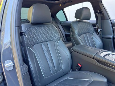 Used 2022 BMW 750i xDrive w/ M Sport Package image 43