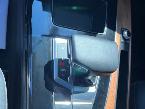 Used 2022 Audi Q5 2.0T Premium w/ Convenience Package image 23