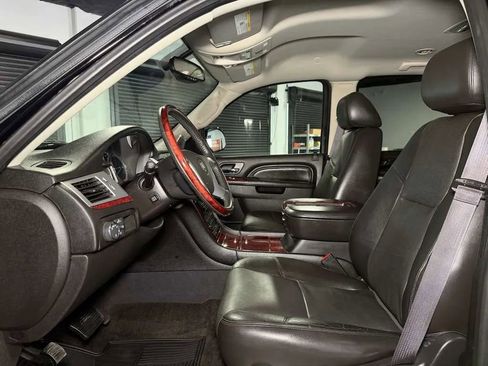 Used 2013 Cadillac Escalade AWD image 30