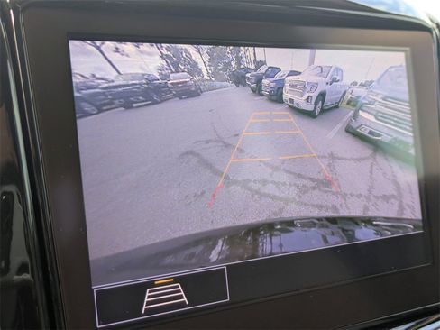 Used 2021 Chevrolet Traverse LT image 24