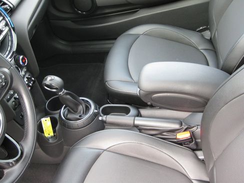 Used 2015 MINI Cooper 2-Door Hardtop image 21