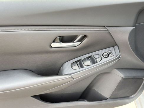 Used 2025 Nissan Sentra SV FWD image 12