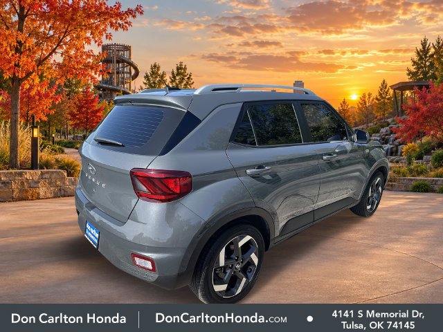 Used 2025 Hyundai Venue SEL FWD image 4