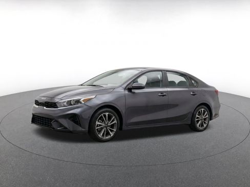 Used 2024 Kia Forte LXS FWD image 3