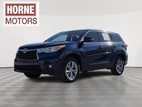 Used 2014 Toyota Highlander XLE image 2