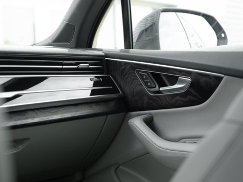 Certified 2024 Audi Q7 2.0T Premium Plus AWD/4WD image 16