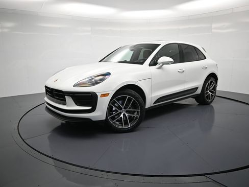 Used 2026 Porsche Macan AWD/4WD image 34