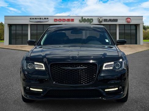 Used 2022 Chrysler 300 Touring L w/ Popular Equipment Group RWD image 9