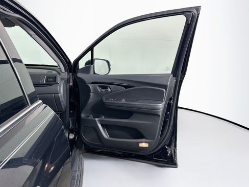 Used 2021 Honda Pilot Touring image 35