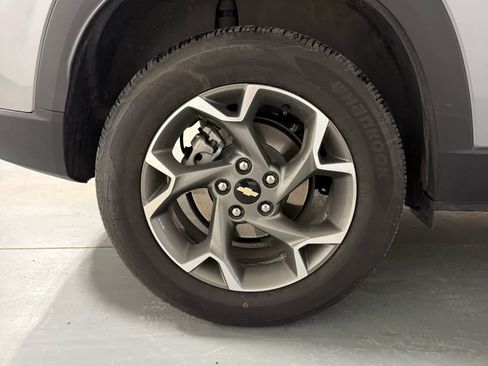 Certified 2025 Chevrolet Trax LT w/ LT Convenience Package image 10