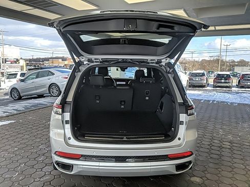 Used 2025 Jeep Grand Cherokee Summit image 9