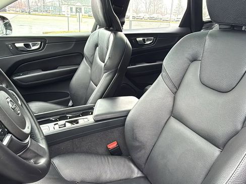 Certified 2025 Volvo XC60 B5 Plus image 20