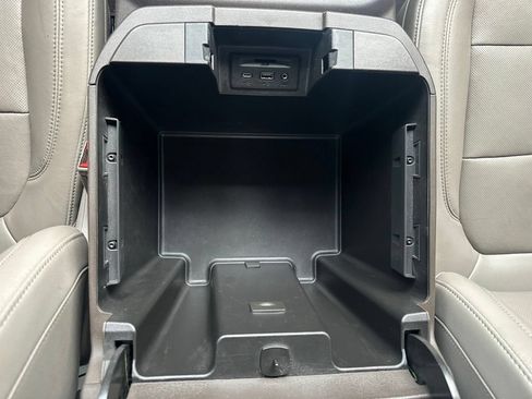 Used 2020 Chevrolet Silverado 1500 LTZ w/ LTZ Convenience Package AWD/4WD image 8