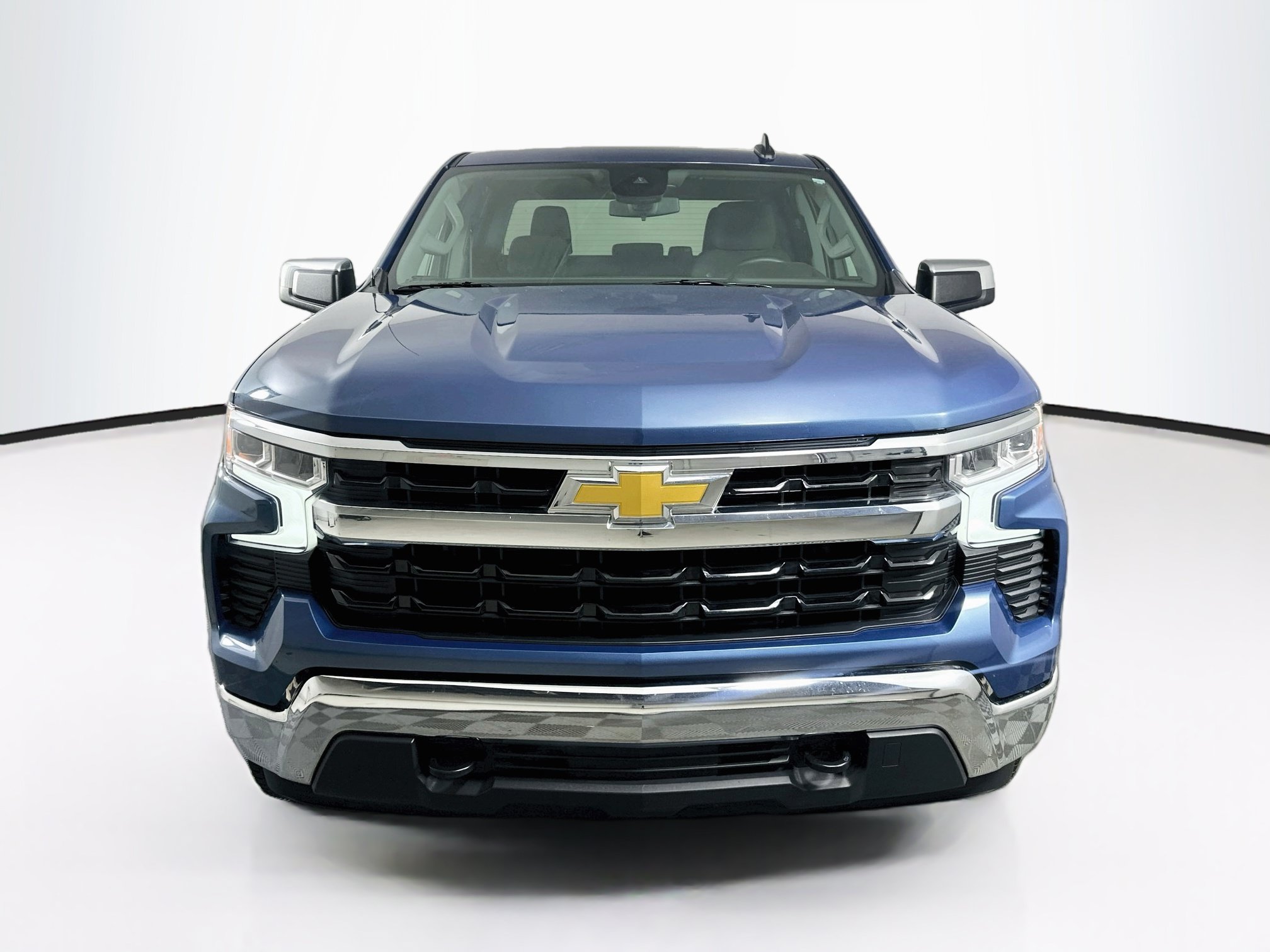 Used 2024 Chevrolet Silverado 1500 LT AWD/4WD image 2