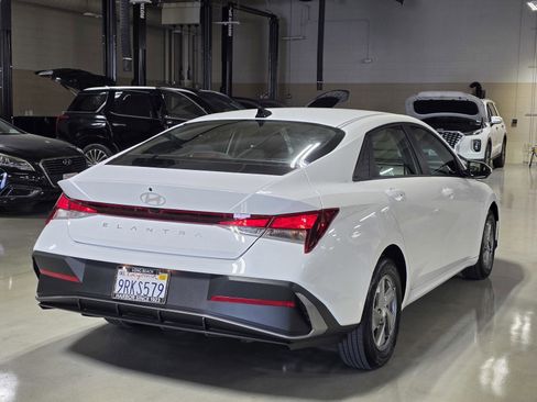 Certified 2025 Hyundai Elantra SE image 7