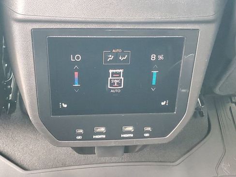 Used 2025 GMC Yukon XL Denali Ultimate AWD/4WD image 27