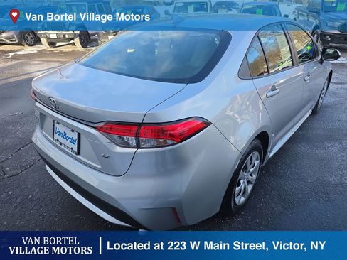 Used 2022 Toyota Corolla LE image 5